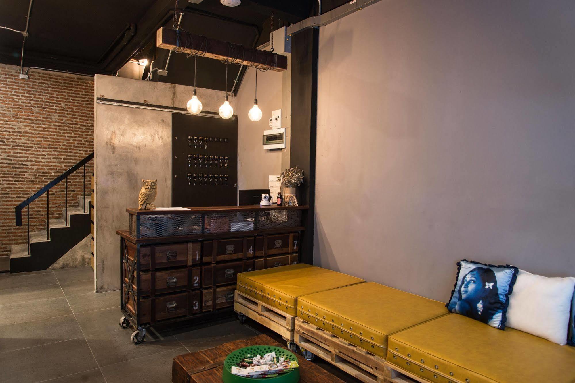 Nap@Pan Hostel Silom Bangkok Buitenkant foto